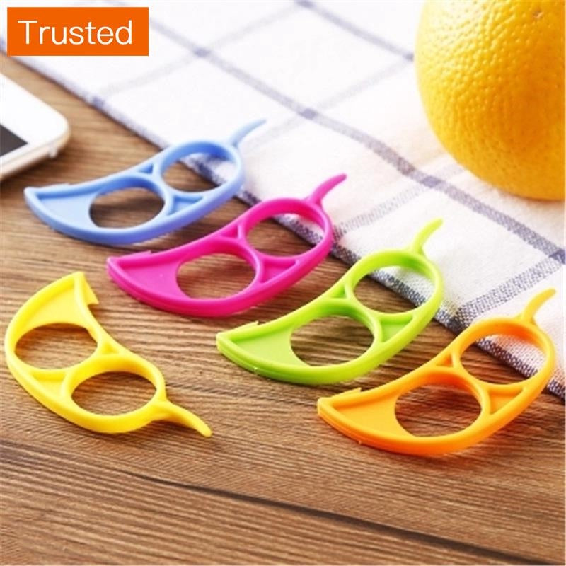 1PCS Creative Orange Peelers Zesters Lemon Slicer Fruit Stripper Easy Opener Citrus Knife Kitchen Tools Gadgets (Random Color)