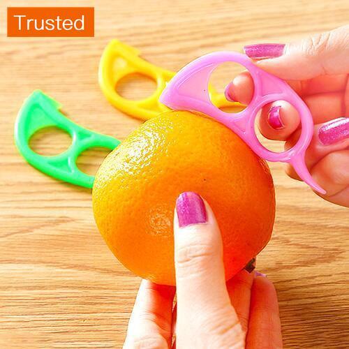 1PCS Creative Orange Peelers Zesters Lemon Slicer Fruit Stripper Easy Opener Citrus Knife Kitchen Tools Gadgets (Random Color)